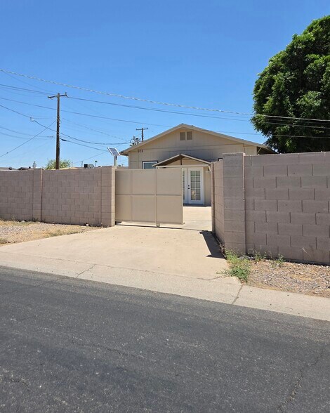 Building Photo - 926 W Estes Way