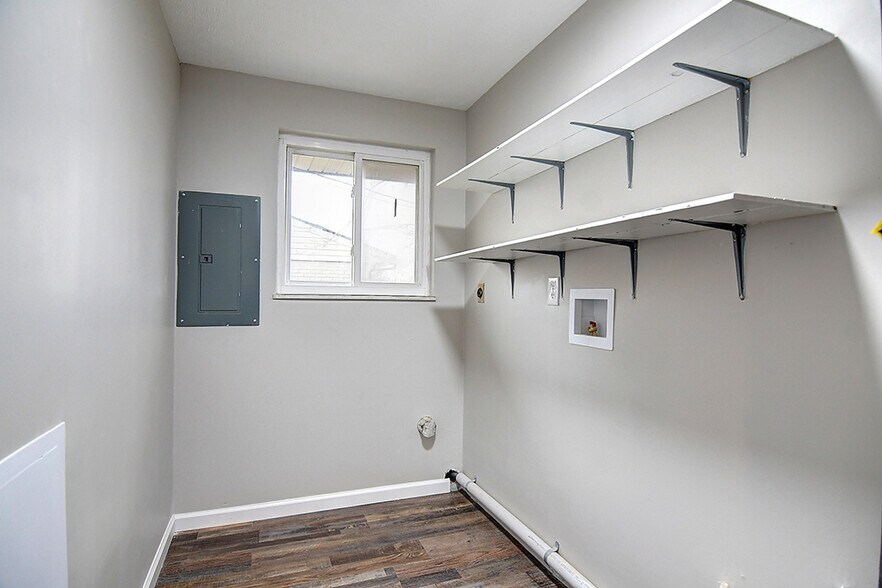 Building Photo - 1204 S Main St