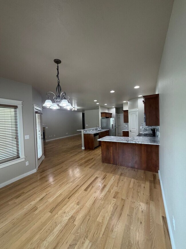 Building Photo - Jayden Village Sub: 4 Bedroom 2 Bath with Community Pool Ten Mile and Ustick