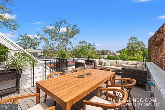Building Photo - 1708 1/2 10th Street NW-