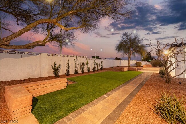 Building Photo - 4785 N Grand Canyon Dr