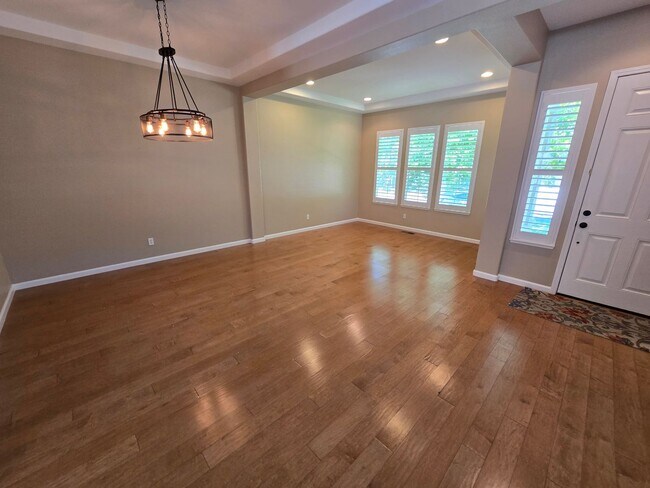 Building Photo - COMING SOON: Spacious Modern Home in Spanish Springs