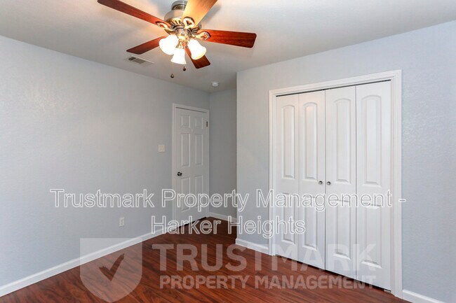 Building Photo - 904 Ballard Dr