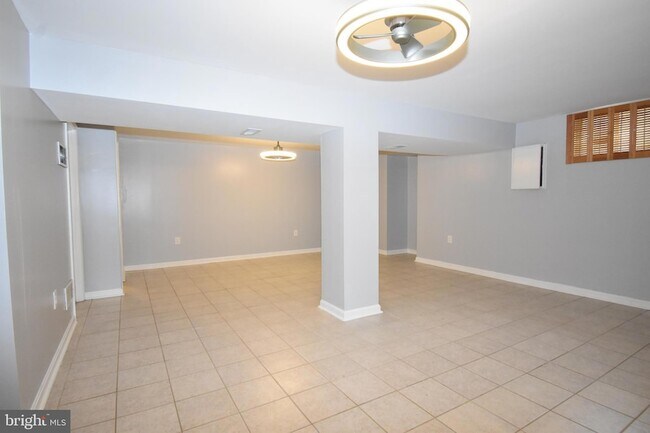 Building Photo - 8673 Cooperhawk Ct