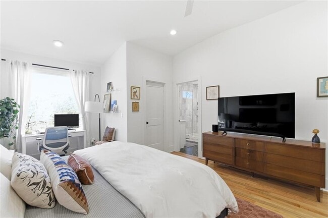 Building Photo - 1030 Kirkwood Ave SE