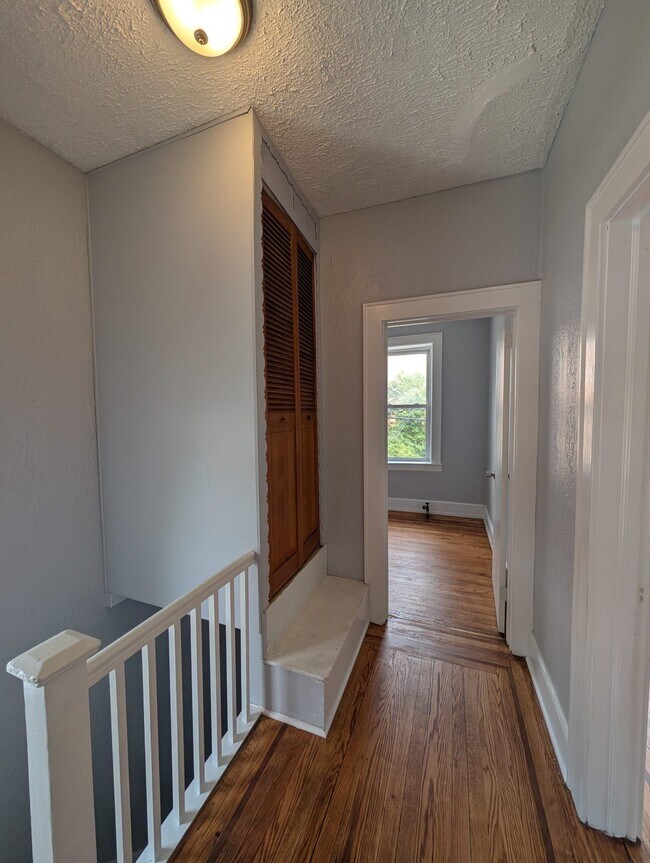 Building Photo - 506 N 13th St