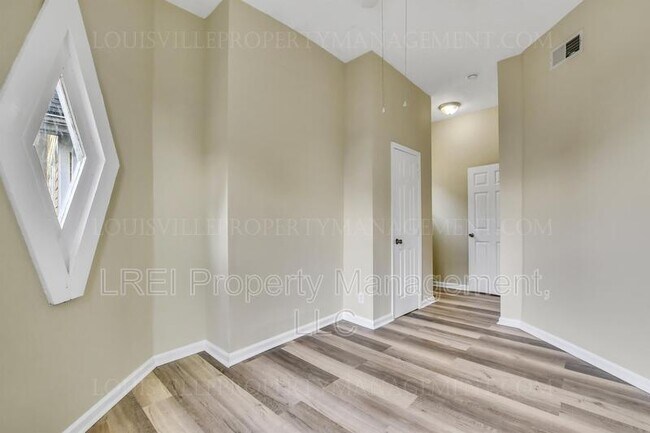 Building Photo - 221 Pope St