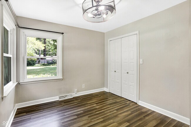Building Photo - 3315 Beech Dr