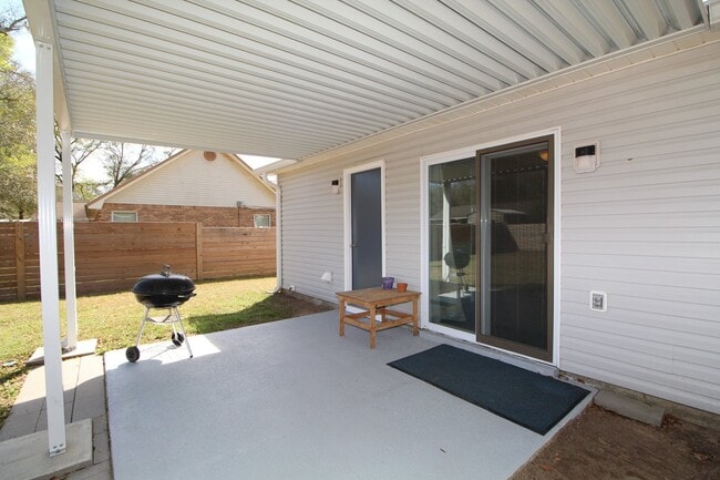 Building Photo - Milton Home with Modern Kitchen, Open Livi...