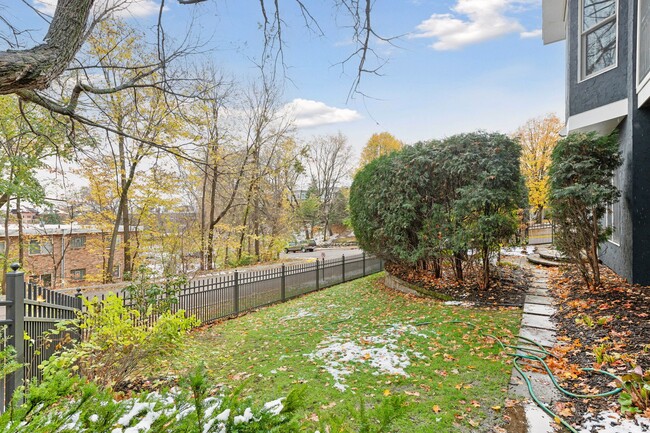 Great yard space to enjoy the views - 745 Rice St E