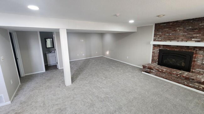 Building Photo - Gem of a Home - Don't miss your opportunity on this fantastic home!