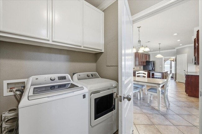 Building Photo - 2490 Amberwood Dr