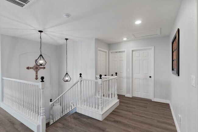 Building Photo - 6924 Ghost Ranch Ave