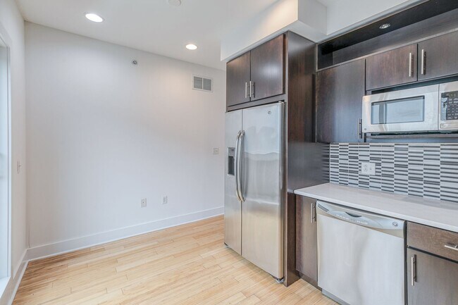 Building Photo - Northern Liberties Townhome with Parking