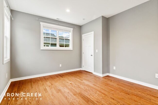 Building Photo - 864 Sand Hill Rd