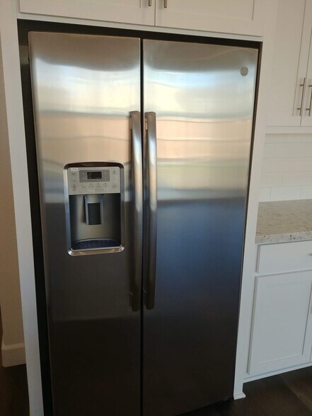 Building Photo - 2481 Azalea Ave