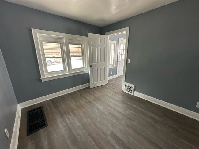 Building Photo - 1430 Gross Ave NE