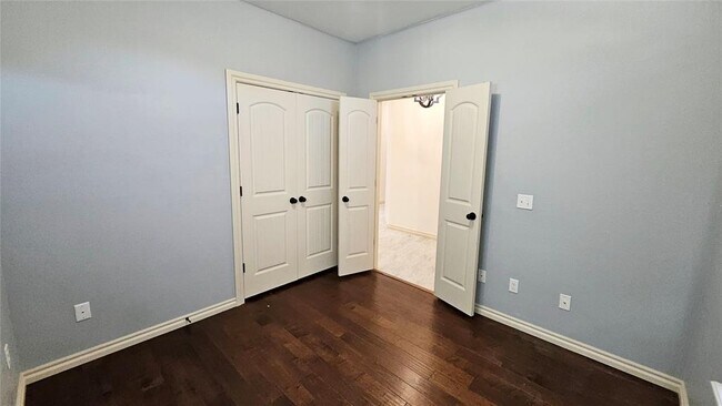 Building Photo - 1801 Savannah Ln