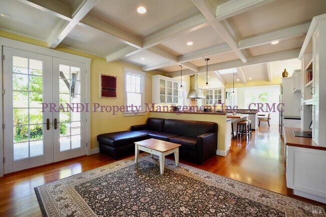 Building Photo - 422 Live Oak Dr