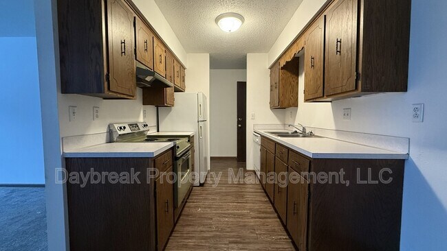 Building Photo - 3024-9 1/2 9 1/2 St N