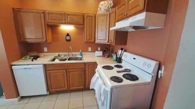 Building Photo - 1512