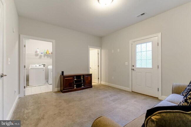 Building Photo - 976 Rye Dr