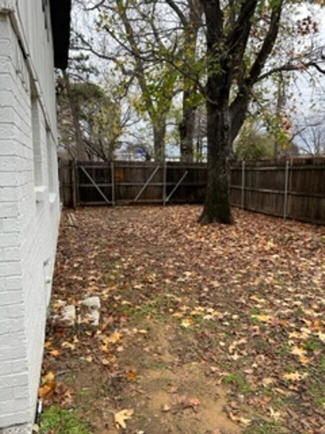Building Photo - 400 Donnell Dr