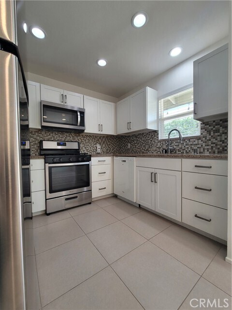 Building Photo - 555 S Thornhill Rd