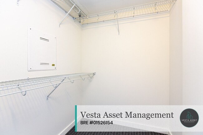 Building Photo - Vibrant Uptown Living in a Modern One-Bedroom with private deck!