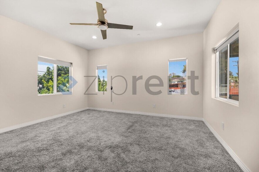 Building Photo - Unit