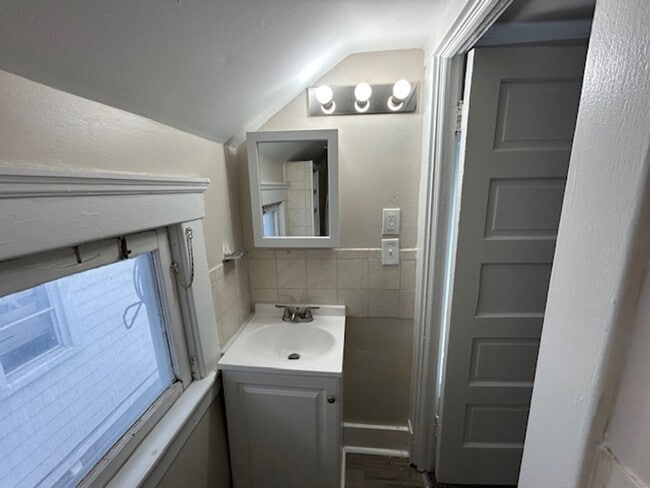 Building Photo - 518 Lake Ave