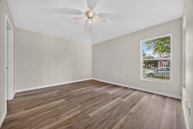 Building Photo - 2364 Paulette Dr
