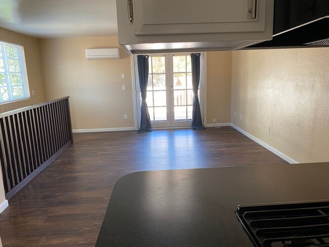 Building Photo - $2,500 - 2 Bed 1.5 Bath Duplex Unit in Spr...