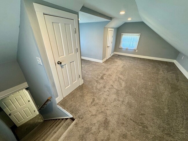 Building Photo - Open Concept 3 Bed 1.5 Bath in Swissville!