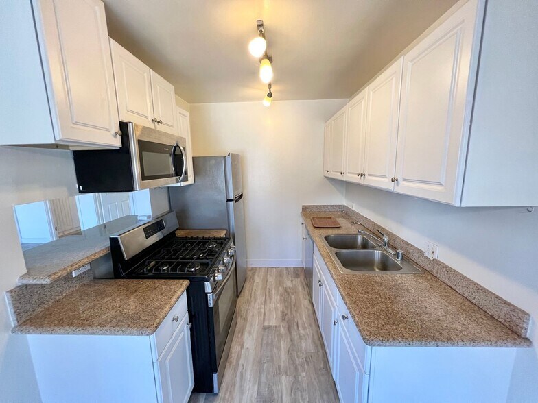 Building Photo - 3608 Keystone Av