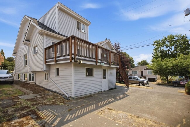 Building Photo - 8203 Wallingford Ave N