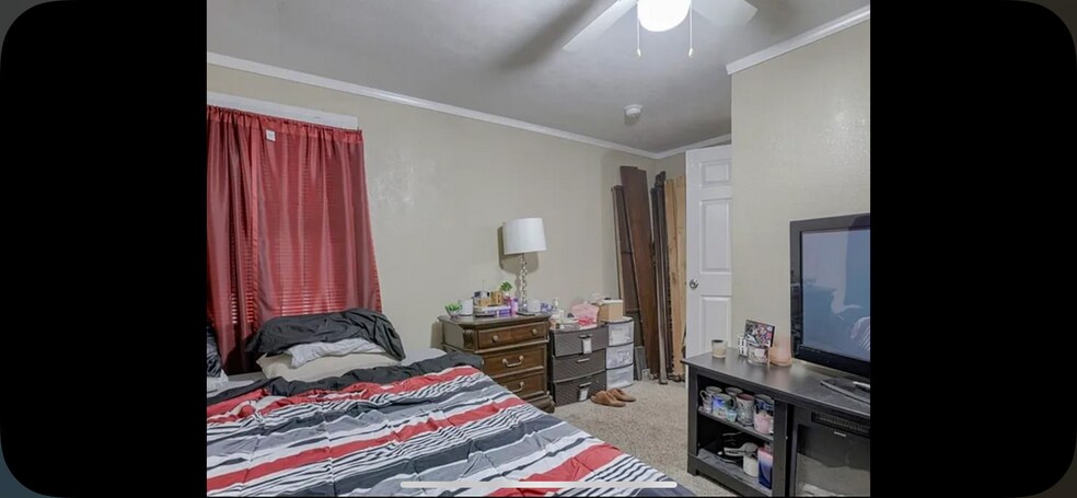 Building Photo - 617 S Lake Dr