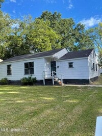 Building Photo - 200 Stillwood Dr
