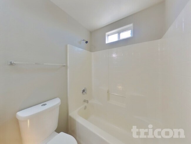 Building Photo - 3613 E Carisbrook Dr