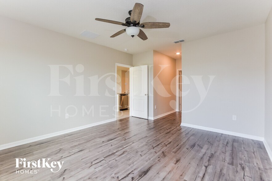 Building Photo - 353 American Holly Ave