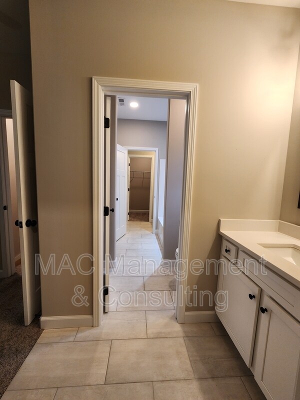 Building Photo - 1405 Brk Hl Dr