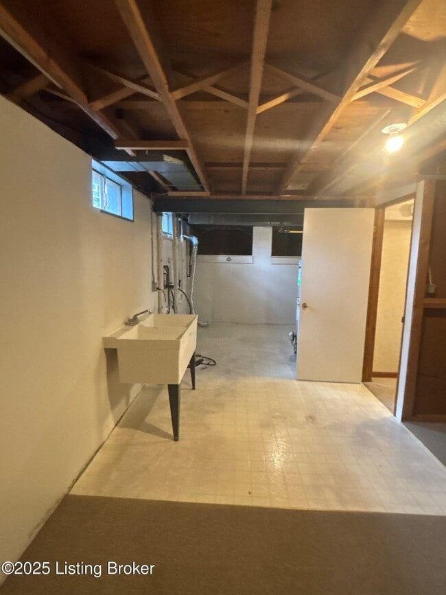 Building Photo - 1305 Abbeywood Rd