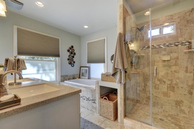 Building Photo - 4108 Sinclair Ave