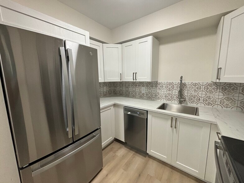 Building Photo - 1219 E Mohawk Ave