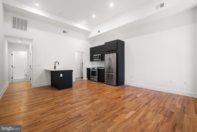 Building Photo - 1221 4 St
