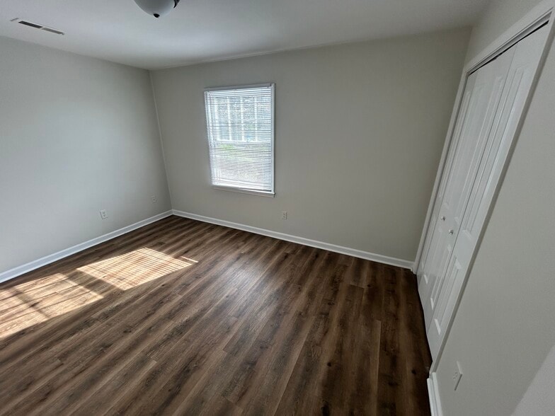 Building Photo - 426 Walnut Ave SE