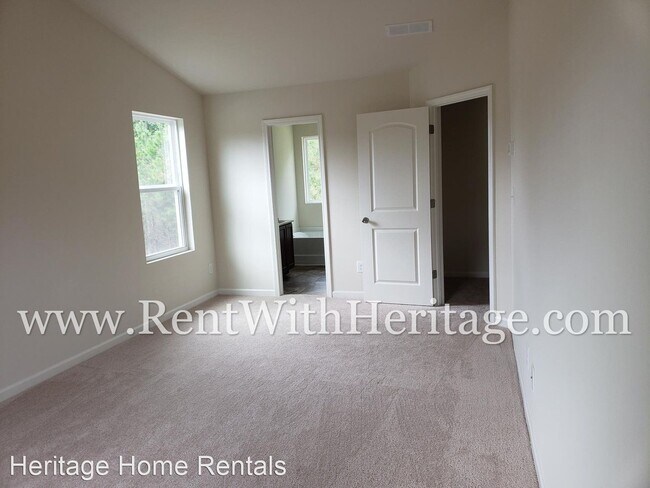 Building Photo - 3 br, 2.5 bath House - 4033 Sitka Drive