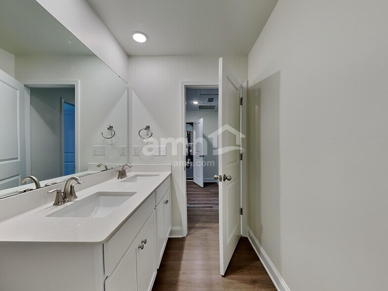 Building Photo - 6075 Rosemore Ln