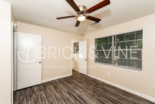 Building Photo - 8208 Kelly Dr