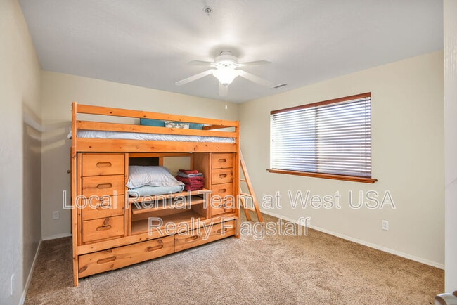 Building Photo - 3716 E Jacamar Dr